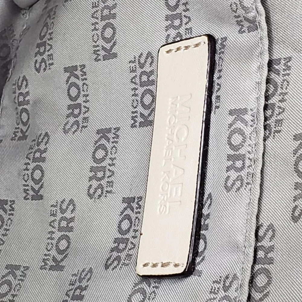 MICHAEL KORS Metallic Pewter Mirror Logo PVC & Leather North South Jet Set Tote - Picture 16 of 16